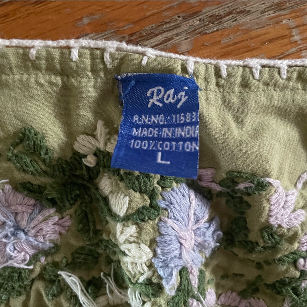 Embroidered top - Picture 2 of 4